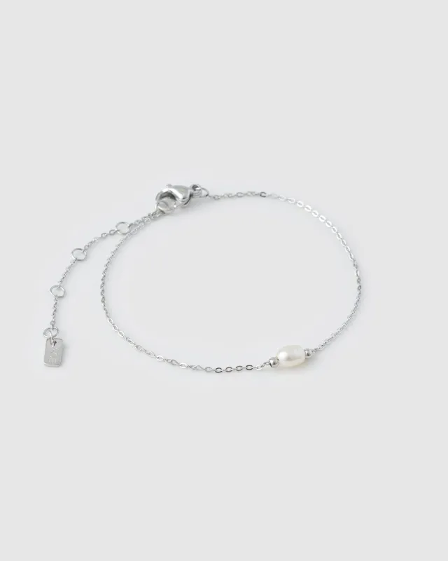 Cressida Pearl Bracelet - Silver made by Arms Of Eve