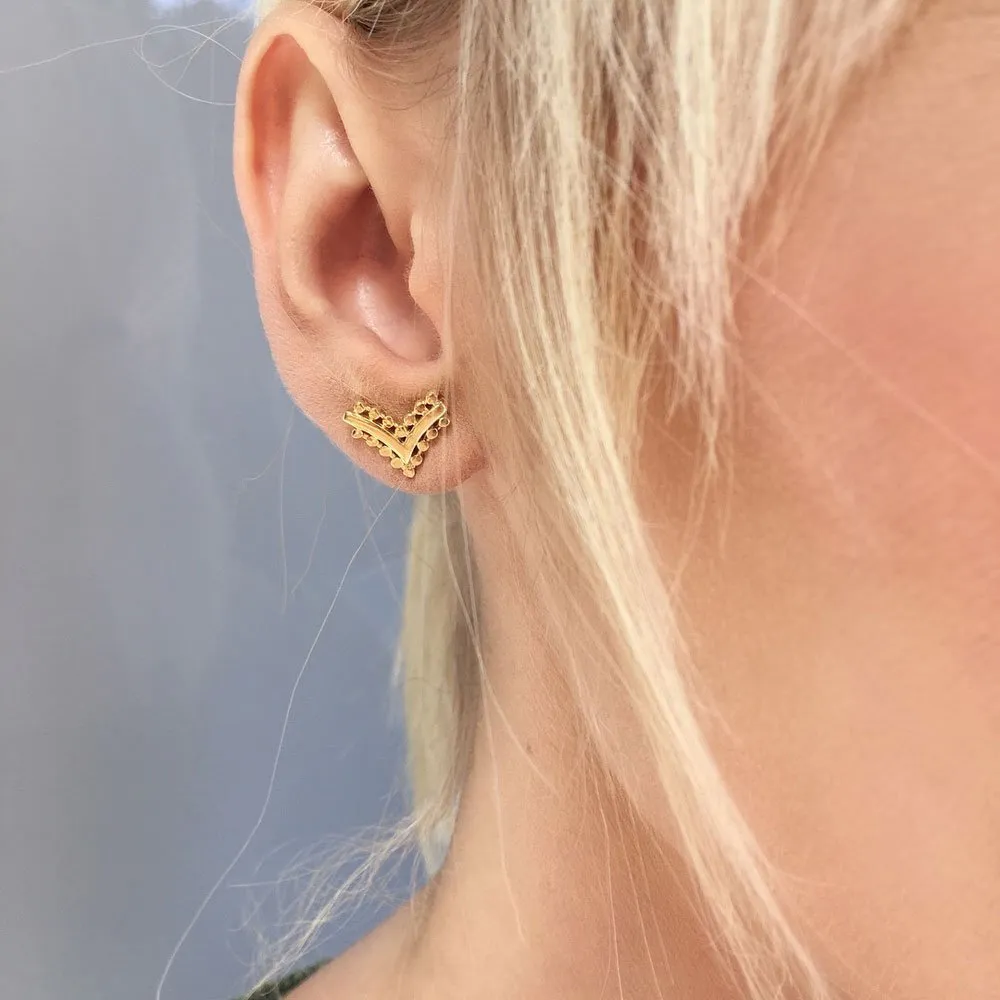 Etrusca Double Row V Stud sold by Azuni London product image thumbnail 2