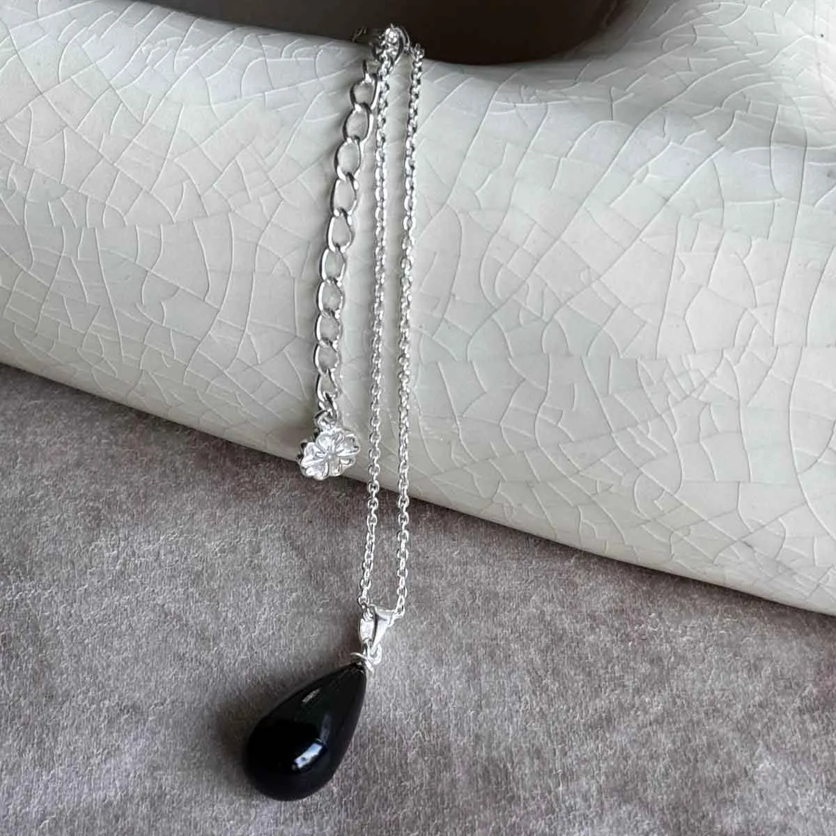Hera Polished Black Onyx Stone Pendant Necklace: Silver sold by Azuni London product image thumbnail 2