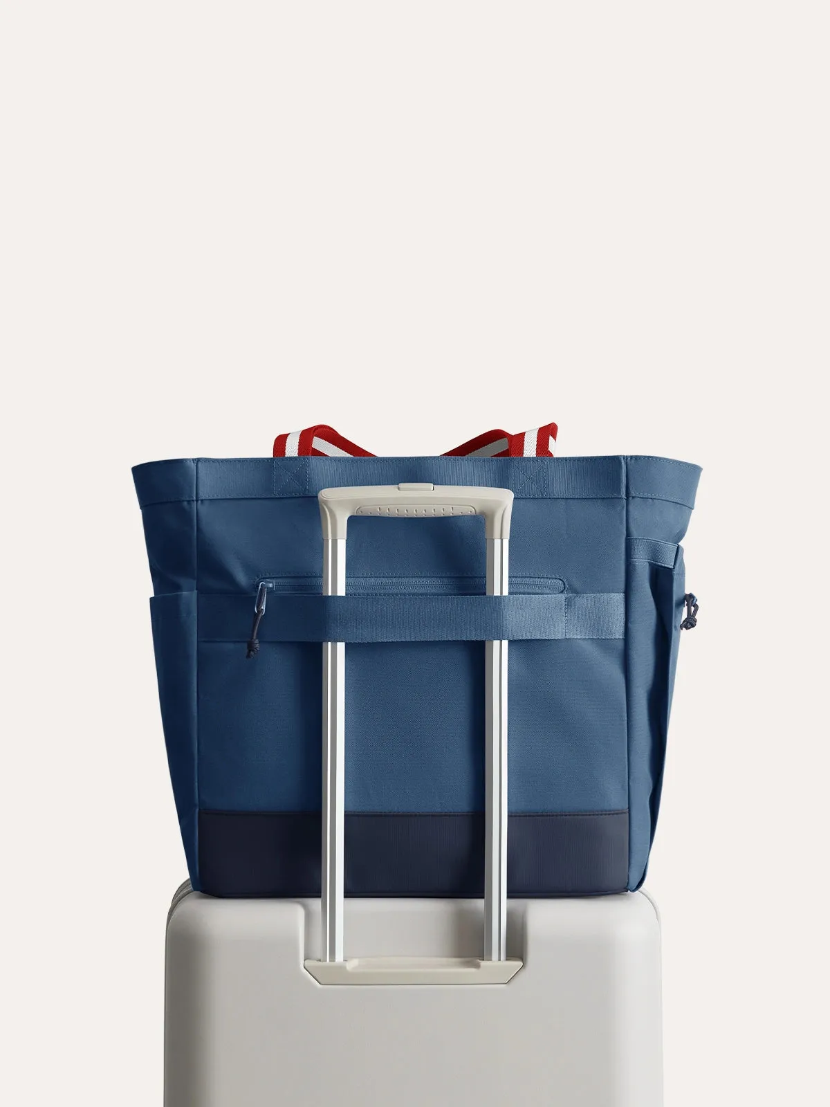Advantage 25L Tennis Tote sold by Bagsmart product image thumbnail 3