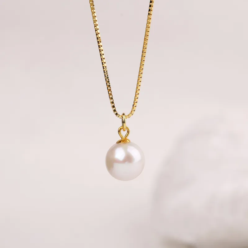 Dainty Simple Pearl Necklace made by Belle Juri