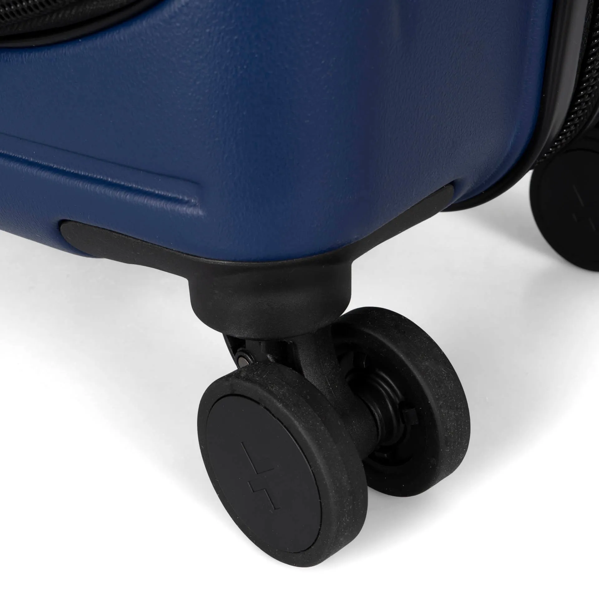 Legend Pro Carry-on sold by Bentley Leathers product image thumbnail 3