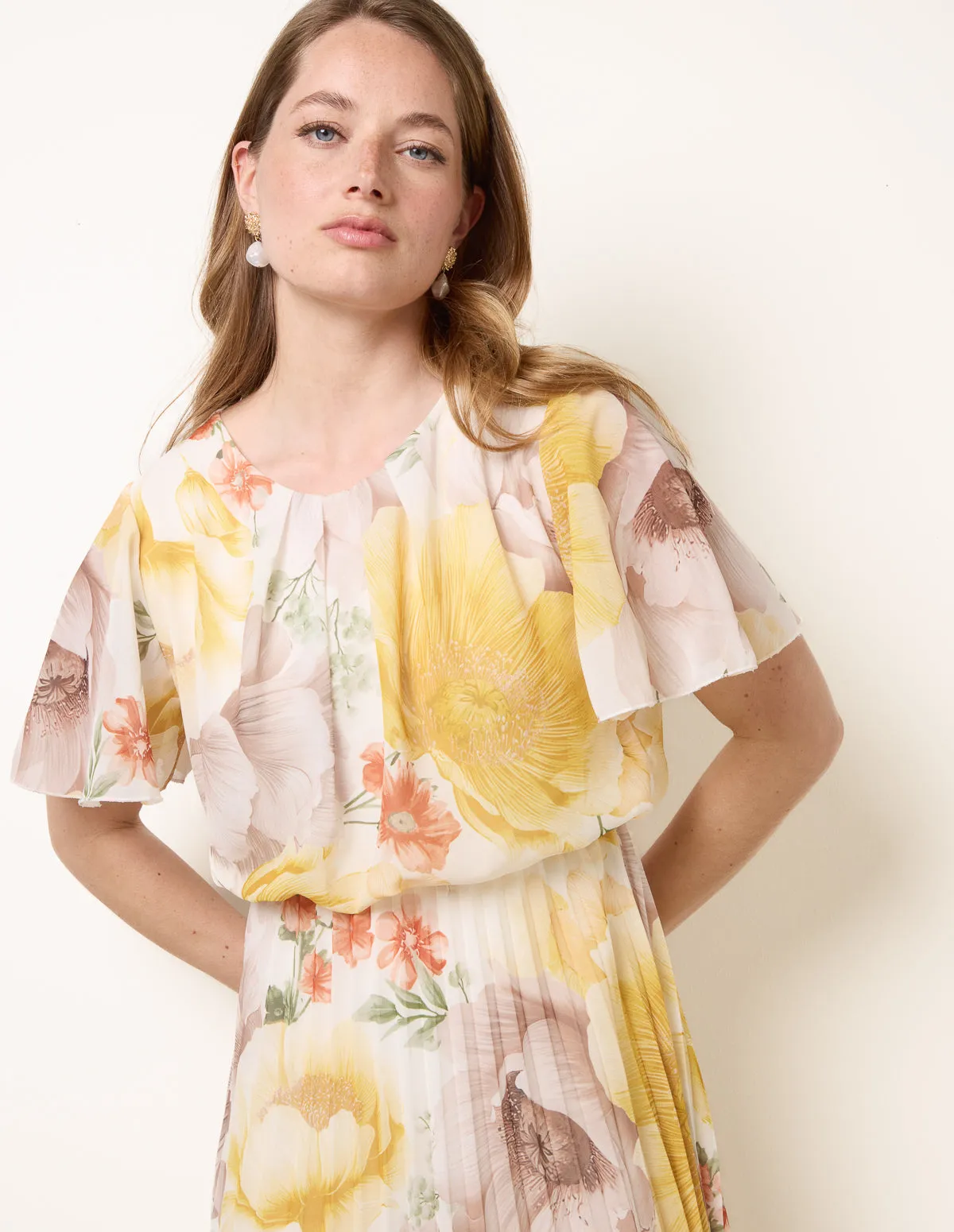 Pleated Scoop Neck Short Sleeve Floral Dress sold by Blue Vanilla product image thumbnail 3