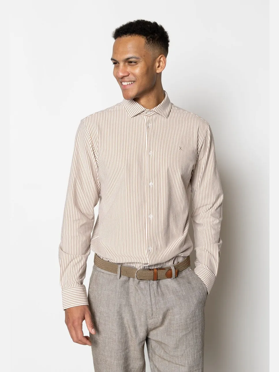 Clean formal stretch stripe skjorte - warm sand/white stripe sold by Brando
