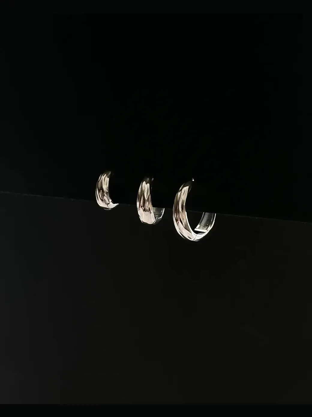 Dome structured hoops medium - sølv sold by Brando product image thumbnail 2