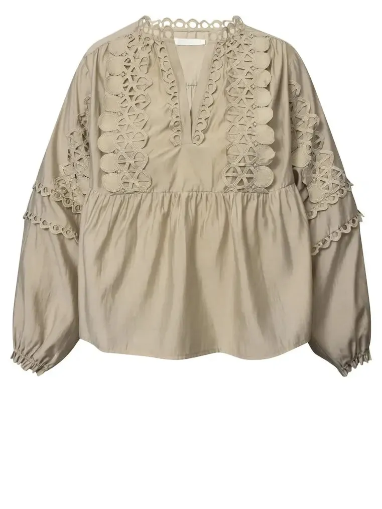Kaia lace bluse - sand sold by Brando