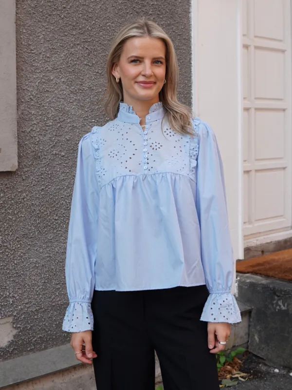 Jaelynn bluse - light blue sold by Brando