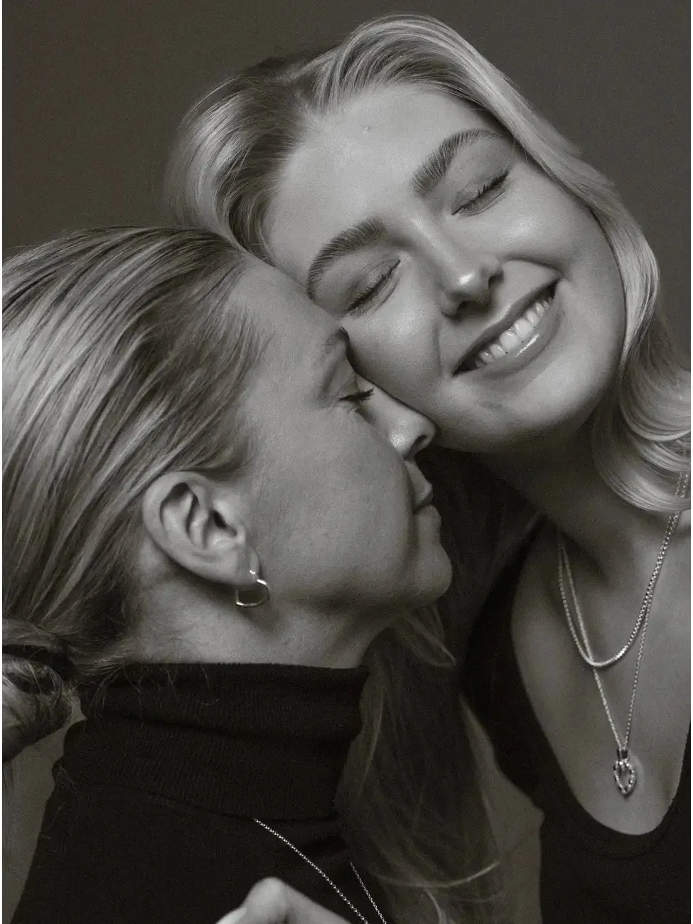 Simple heart øreringer - gold sold by Brando product image thumbnail 4