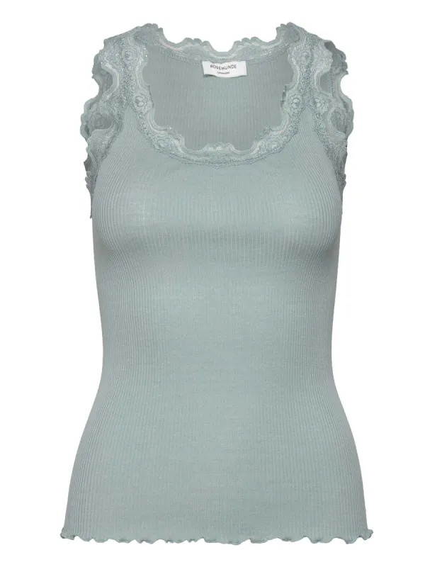 Babette silke topp - blue mist sold by Brando