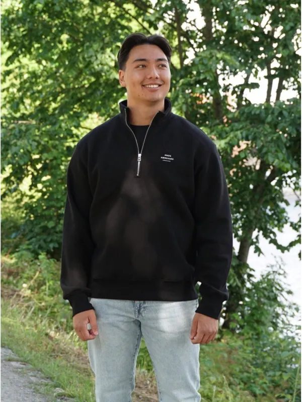 Standard half zip - black sold by Brando