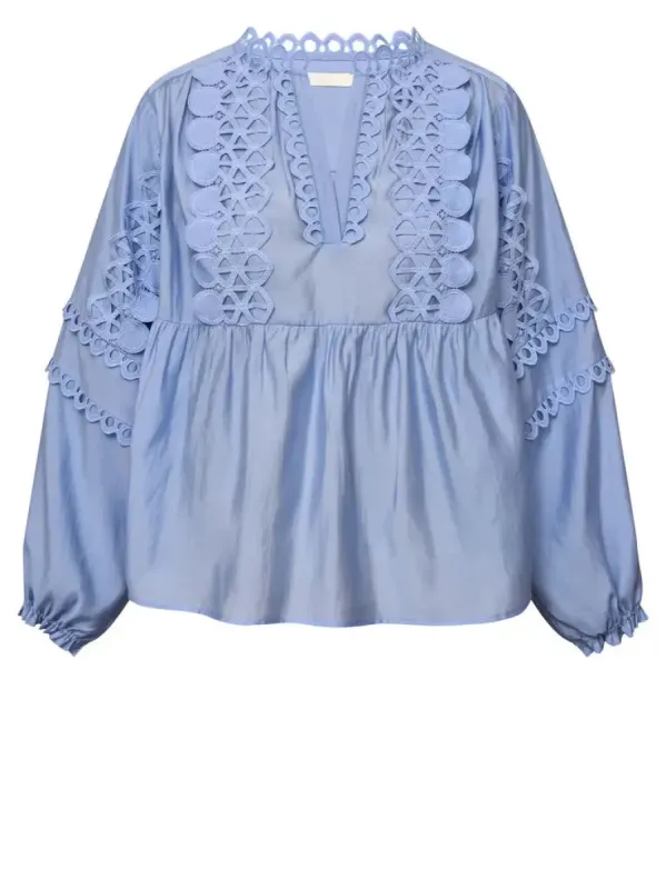 Kaia lace bluse - light blue sold by Brando