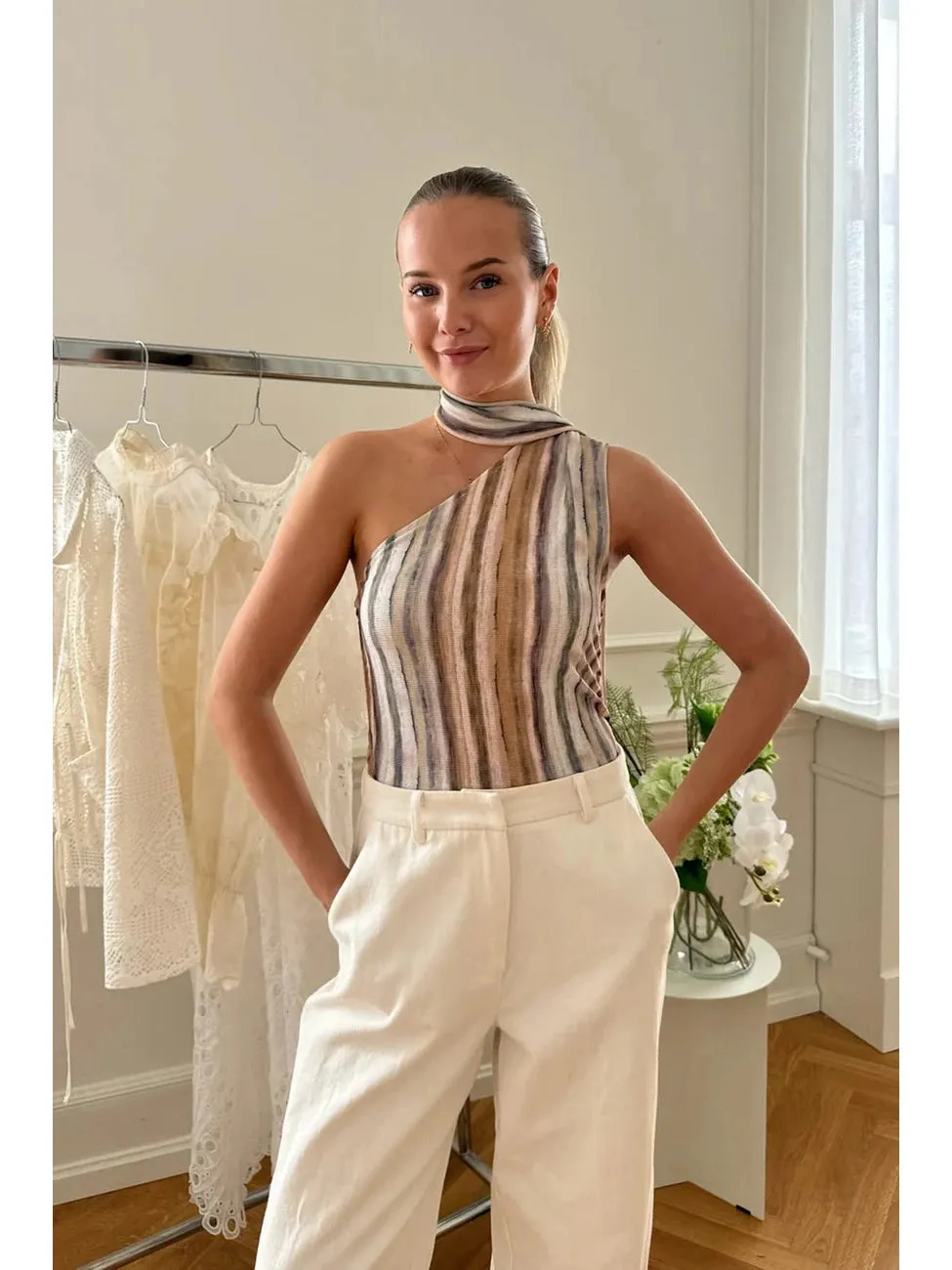 Ellie topp - orange multi print sold by Brando product image thumbnail 4