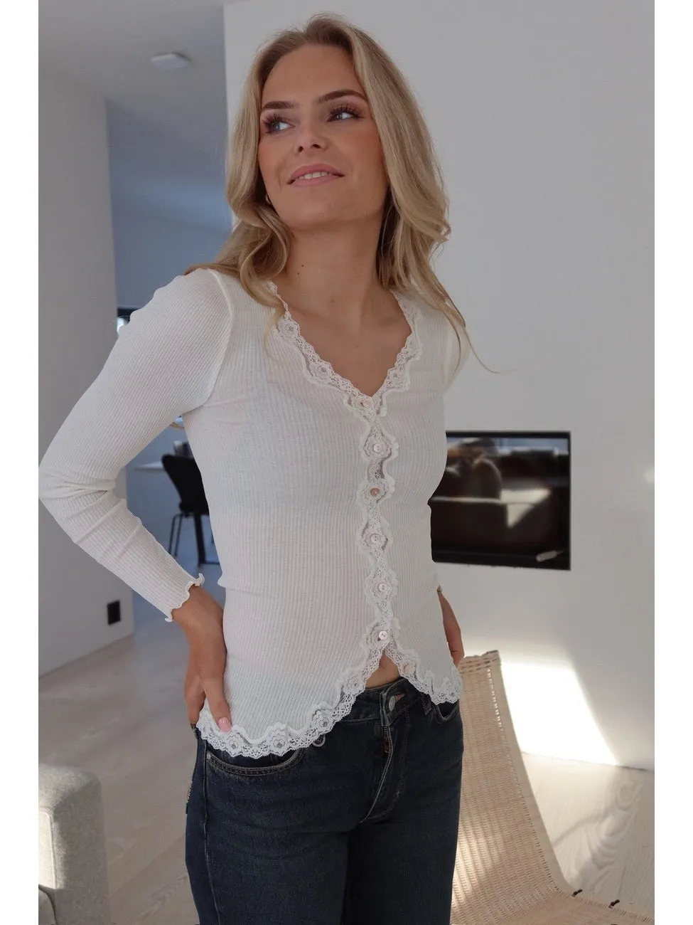 Babette v-neck lace cardigan - new white sold by Brando product image thumbnail 3