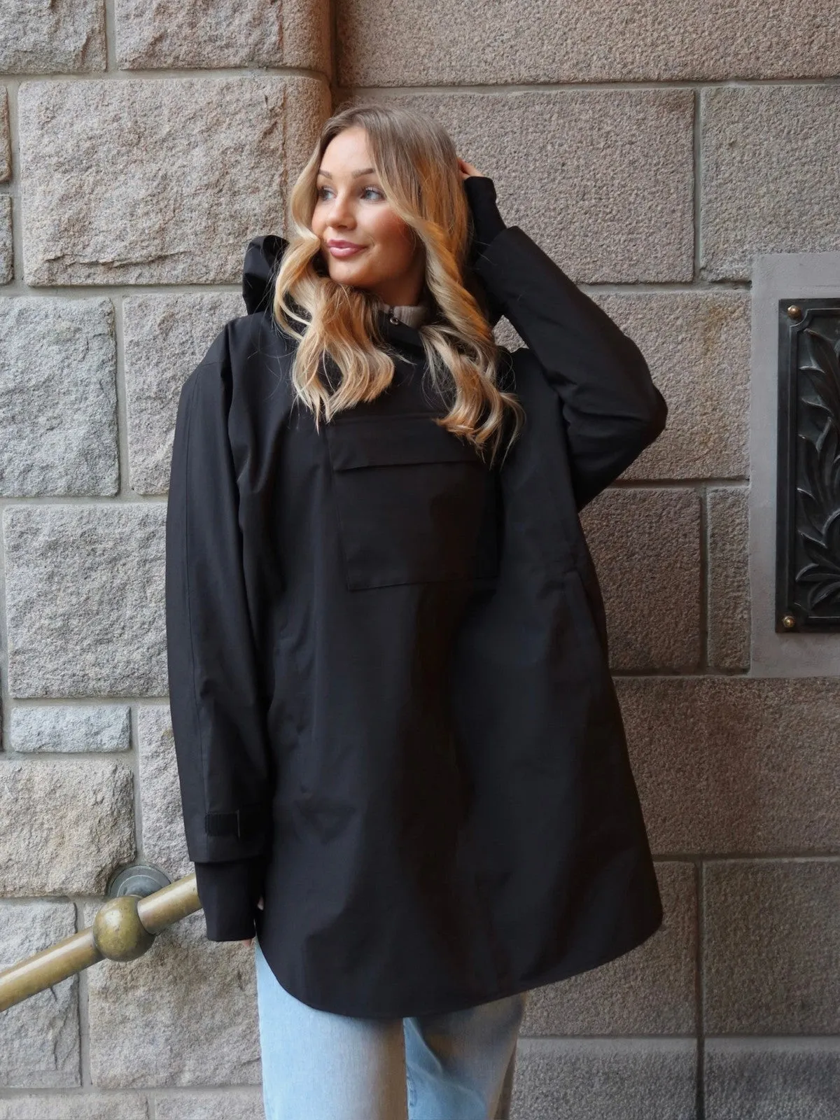 Lilly regn poncho - black sold by Brando