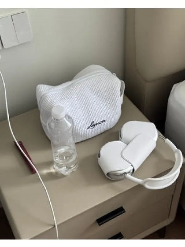 Lemon toalettmappe stor - hvit sold by Brando