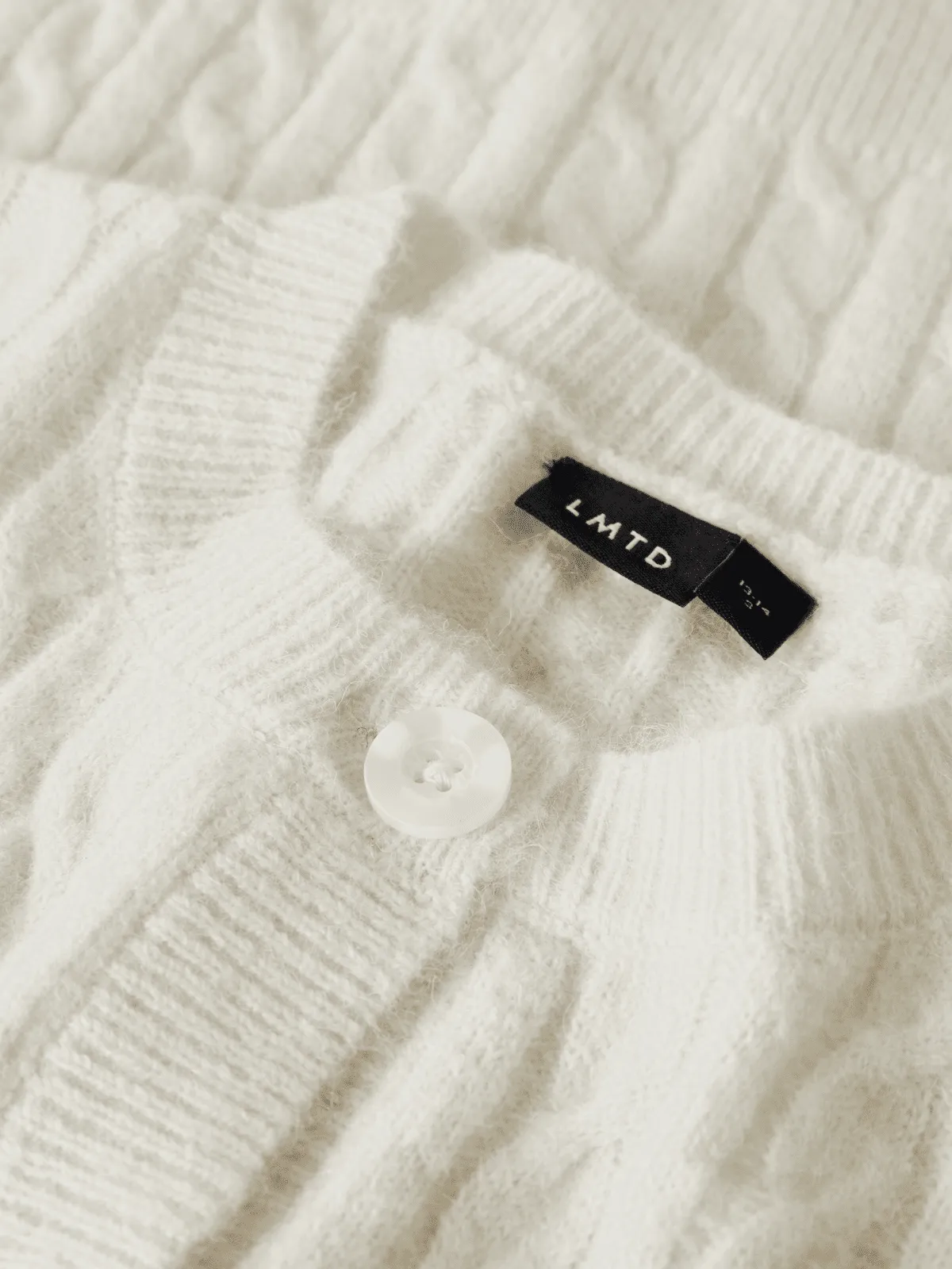 KAVE KORT STRIKKET CARDIGAN - Antique Whit sold by Brando product image thumbnail 3