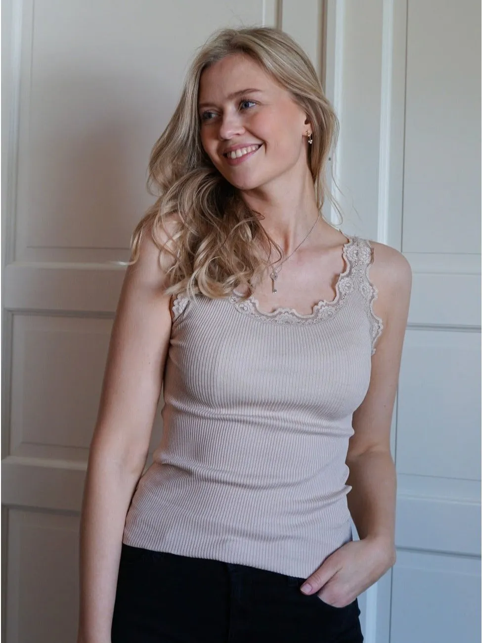 Babette sl u-neck lace top - cacao sold by Brando product image thumbnail 2