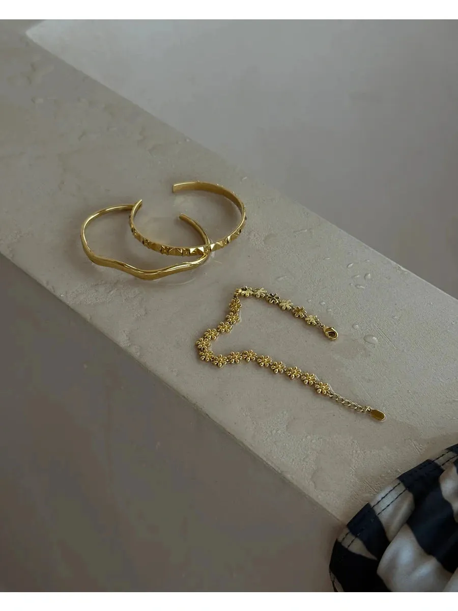 Flower bangle armbånd - gold sold by Brando product image thumbnail 5