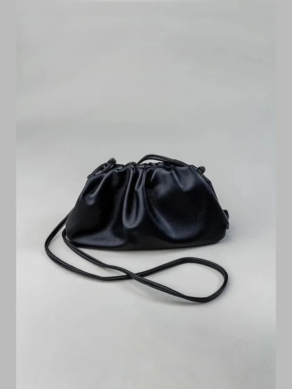 Dumpling bag - black sold by Brando