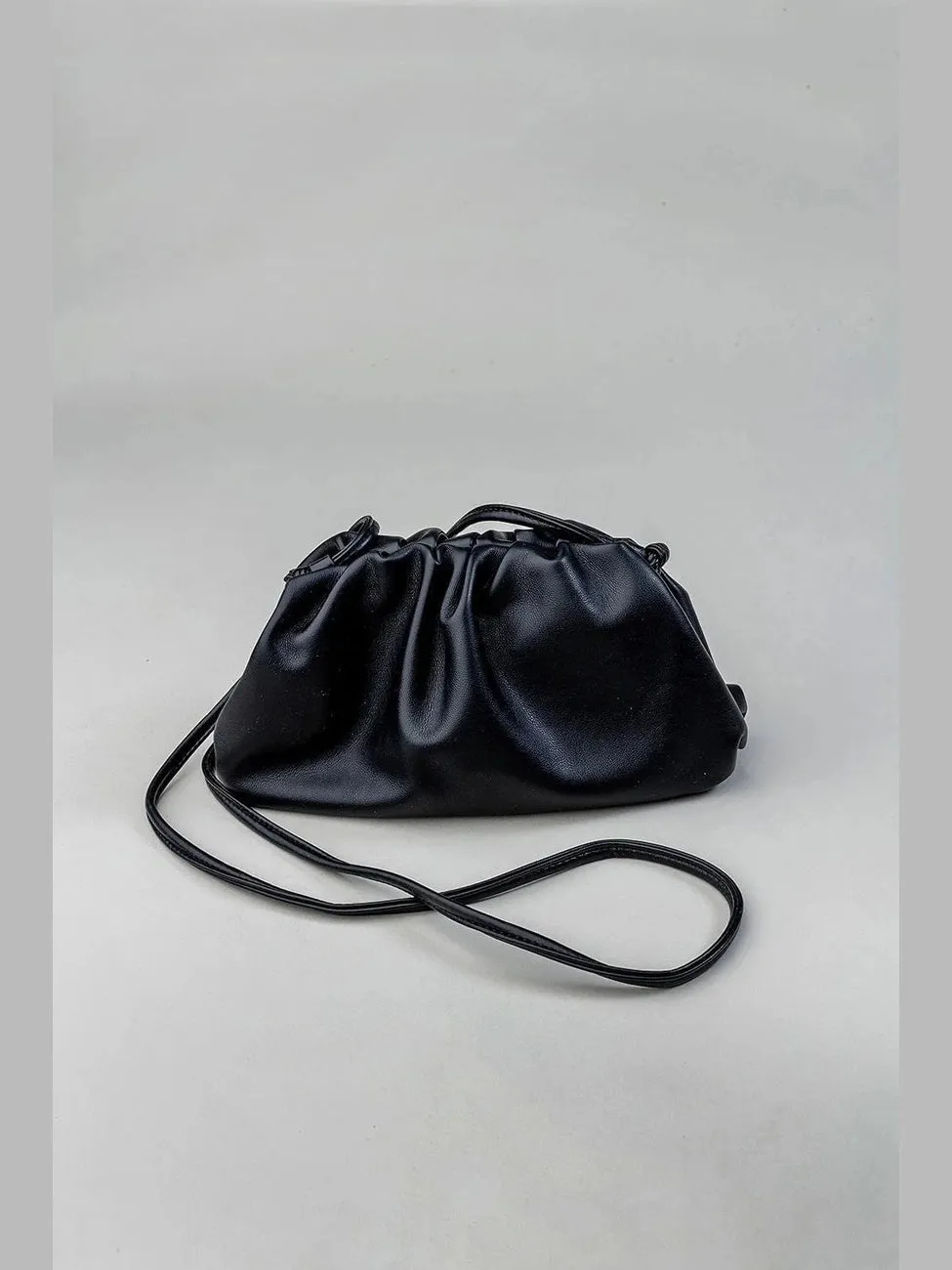 Dumpling veske - black sold by Brando