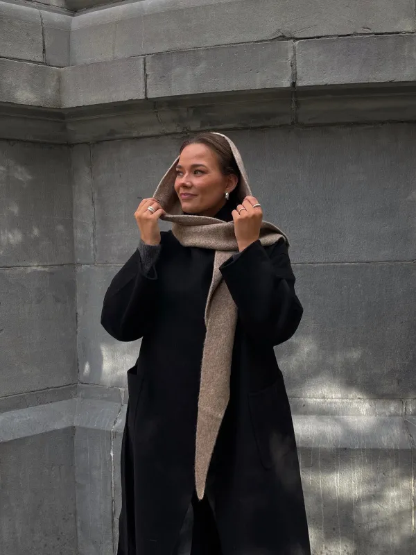 Lue med skjerf - beige sold by Brando