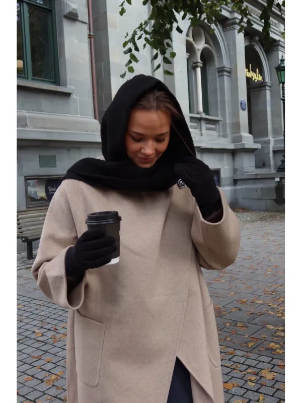 Lue med skjerf - sort sold by Brando