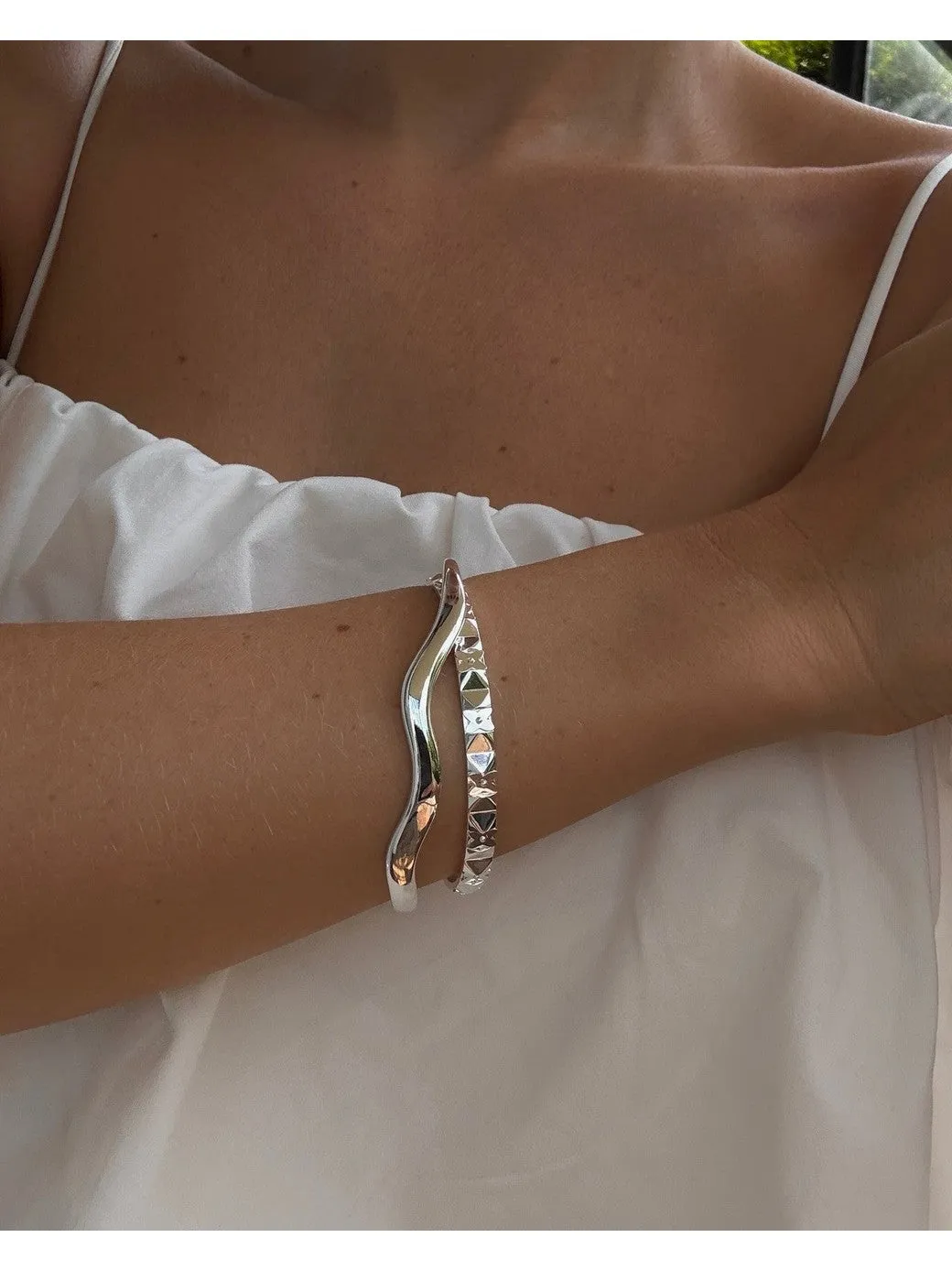 Wavy bangle armbånd - silver sold by Brando product image thumbnail 4