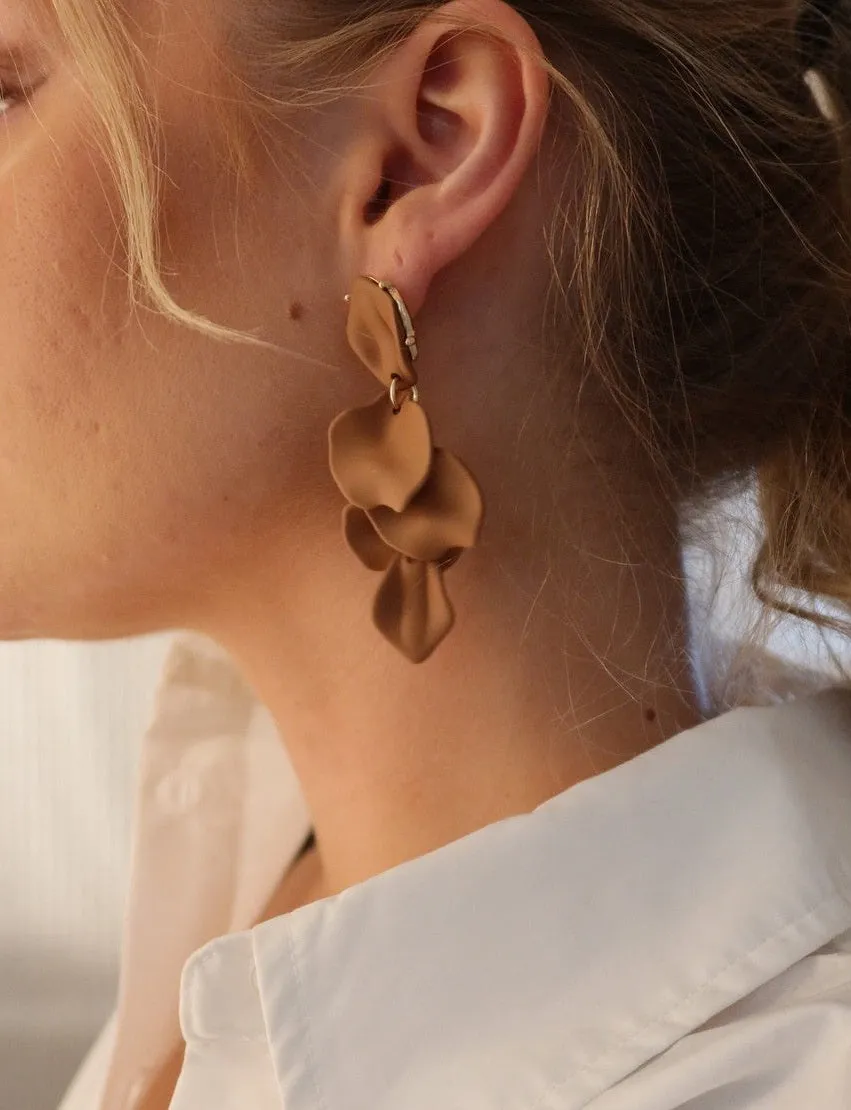 Leaf øredobber matt - camel sold by Brando