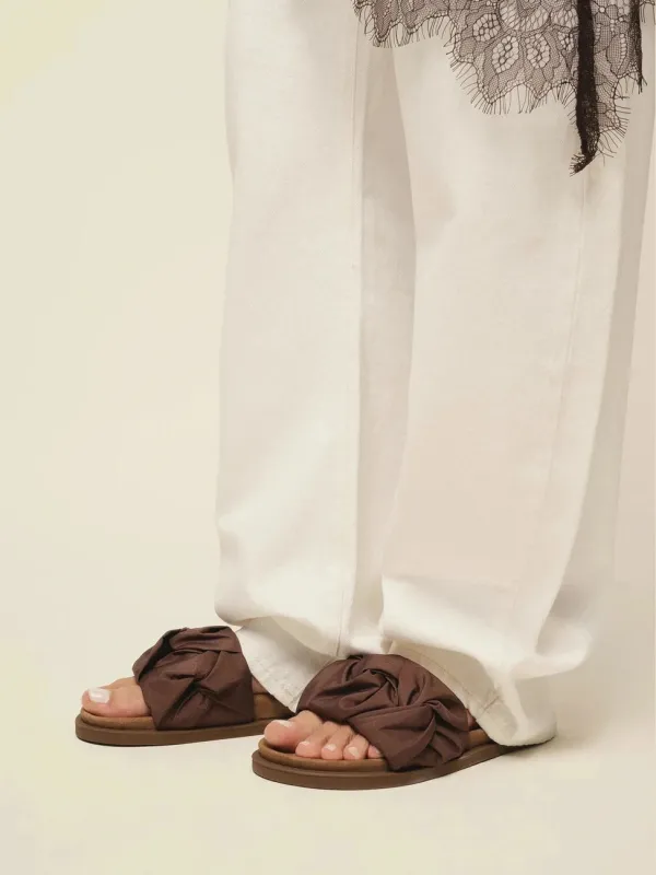 Fjord flower sandal - brown made by Inuikii