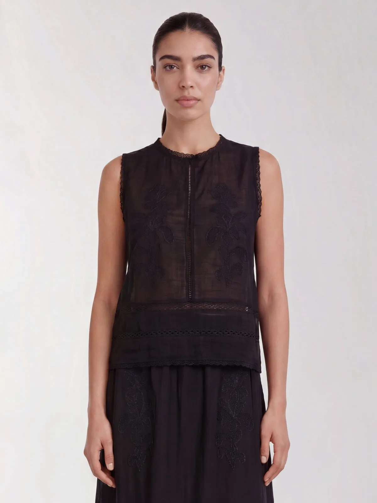Ryan topp - black sold by Brando