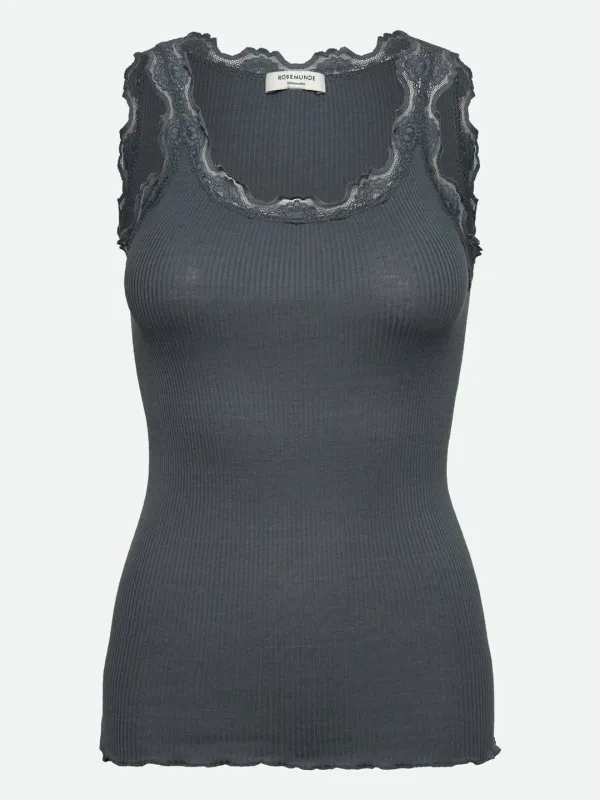 Babette silke blonde topp - stormy weather made by Rosemunde Copenhagen