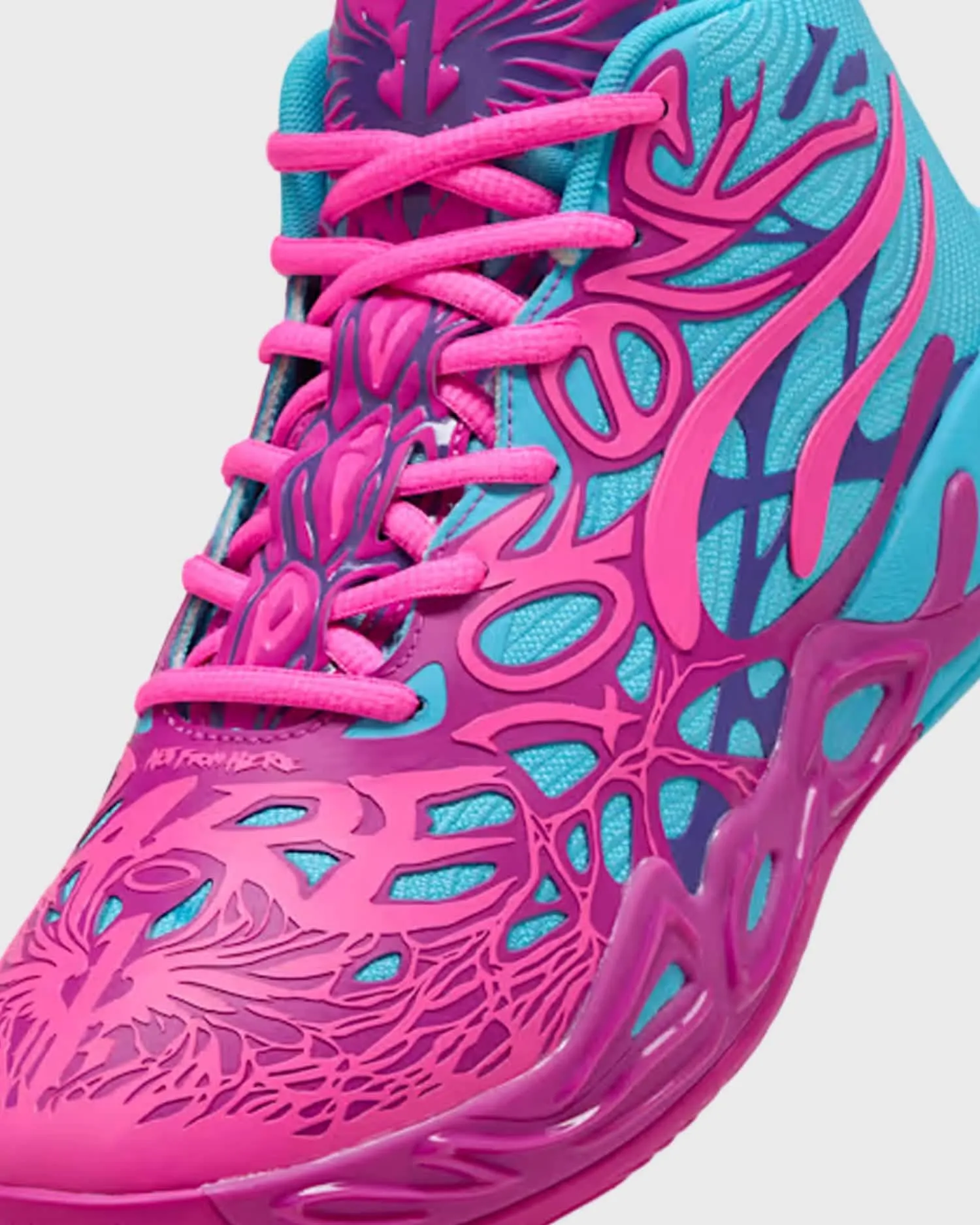 Puma MB.04 DIP Basketbalschoen Roze/Blauw JR sold by Burned Sports product image thumbnail 4