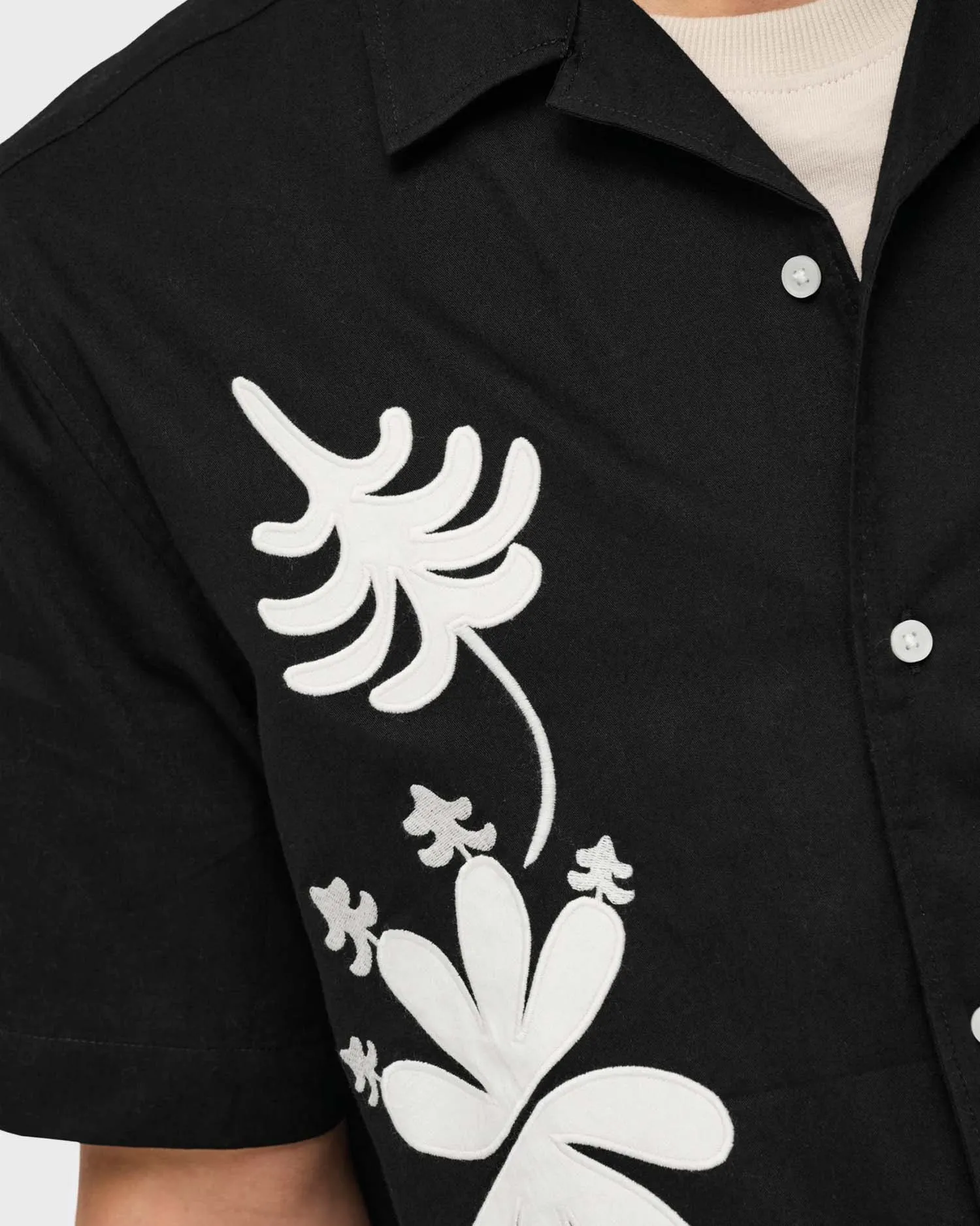 Only & Sons Embroidery Loose Shirt Zwart sold by Burned Sports product image thumbnail 4