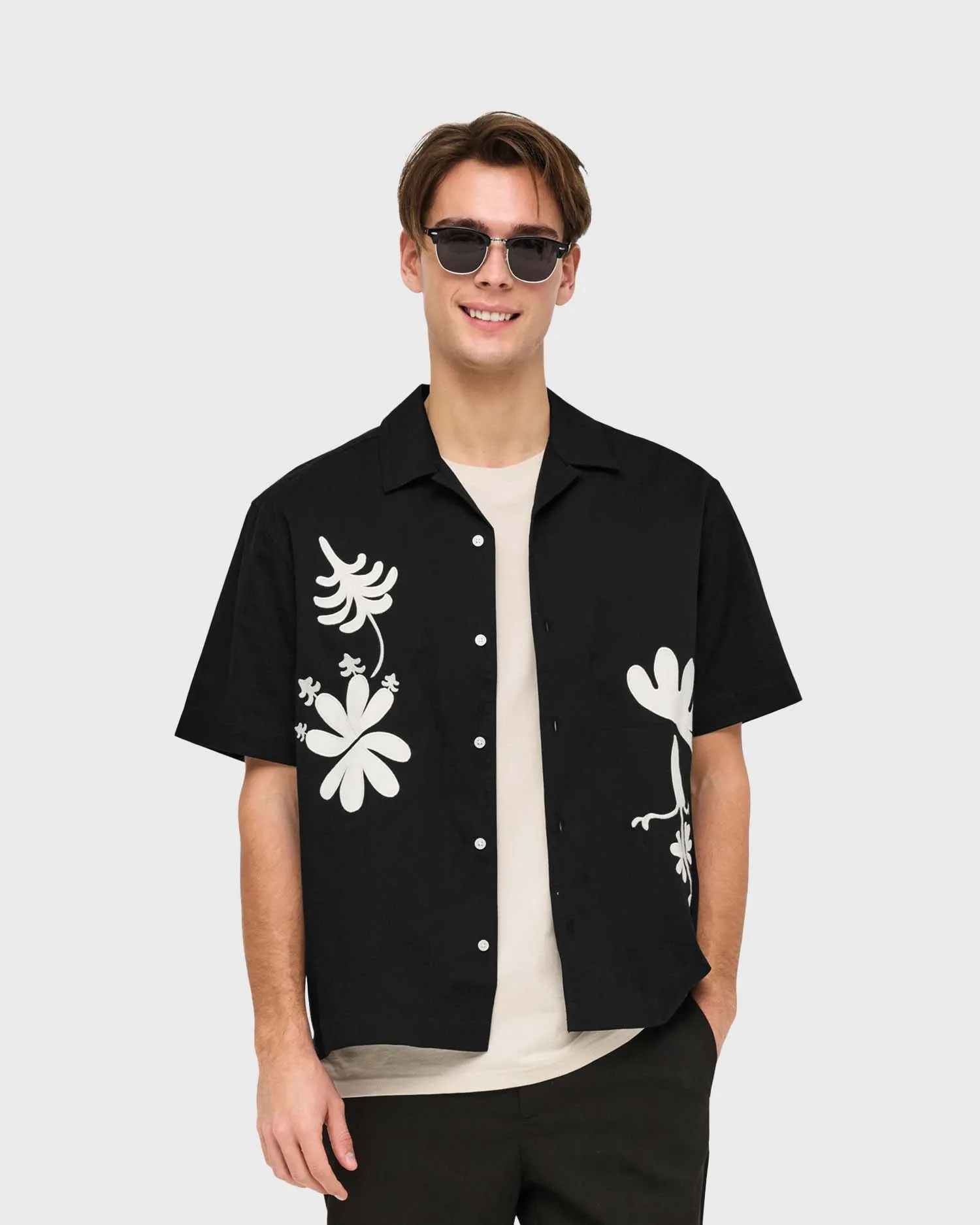 Only & Sons Embroidery Loose Shirt Zwart sold by Burned Sports