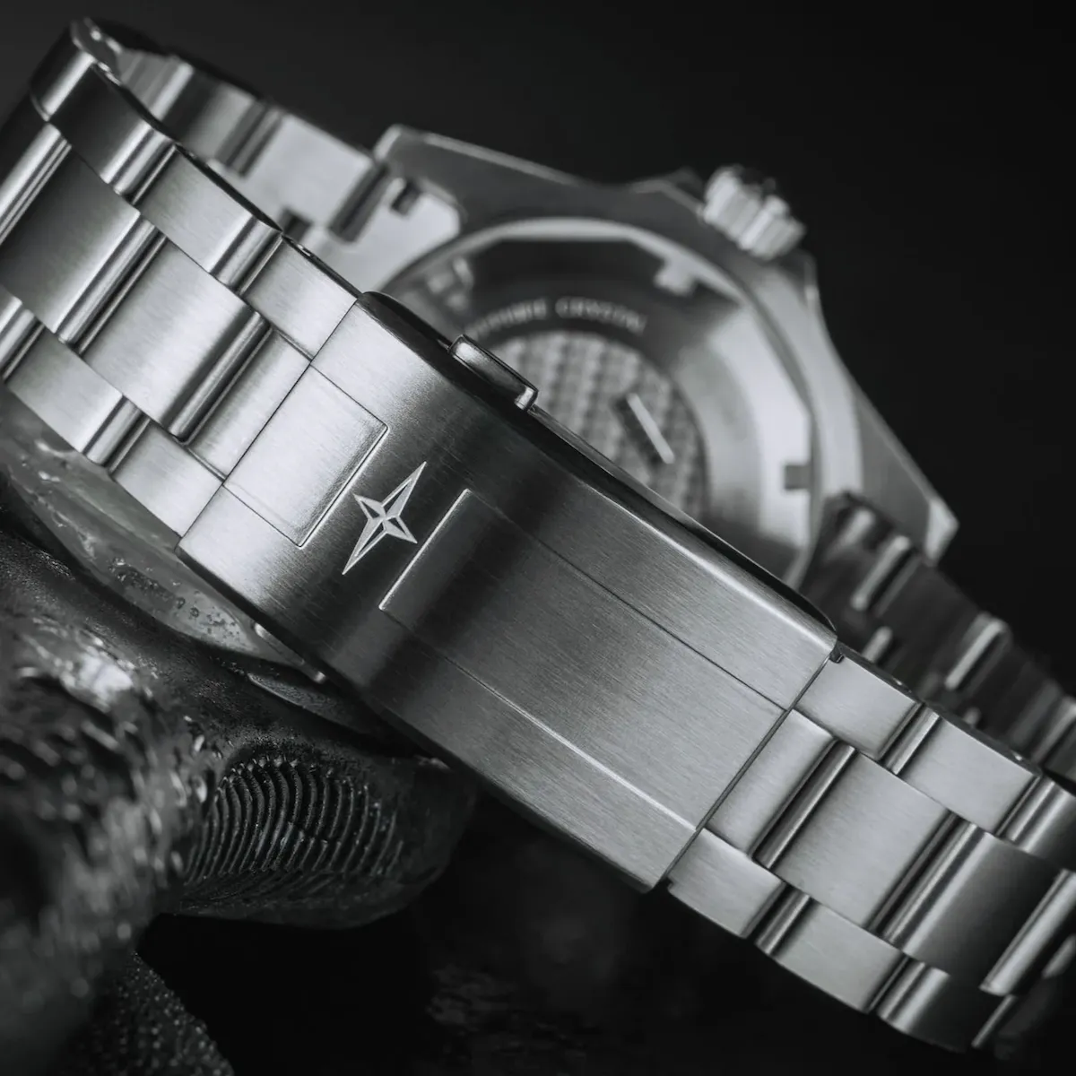 Davosa Ternos Professional 68h Automatic Watch sold by C.W. Sellors product image thumbnail 5