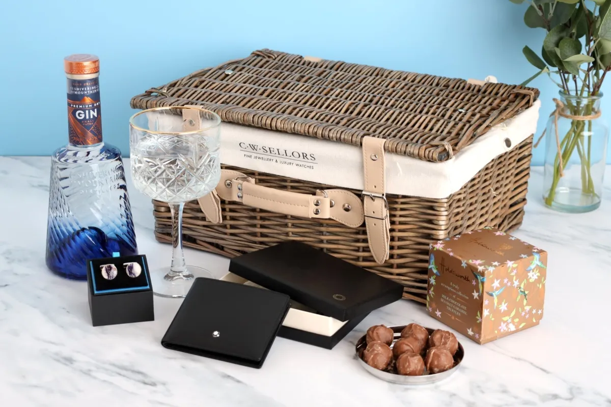 The Matlock Hamper made by C.W. Sellors