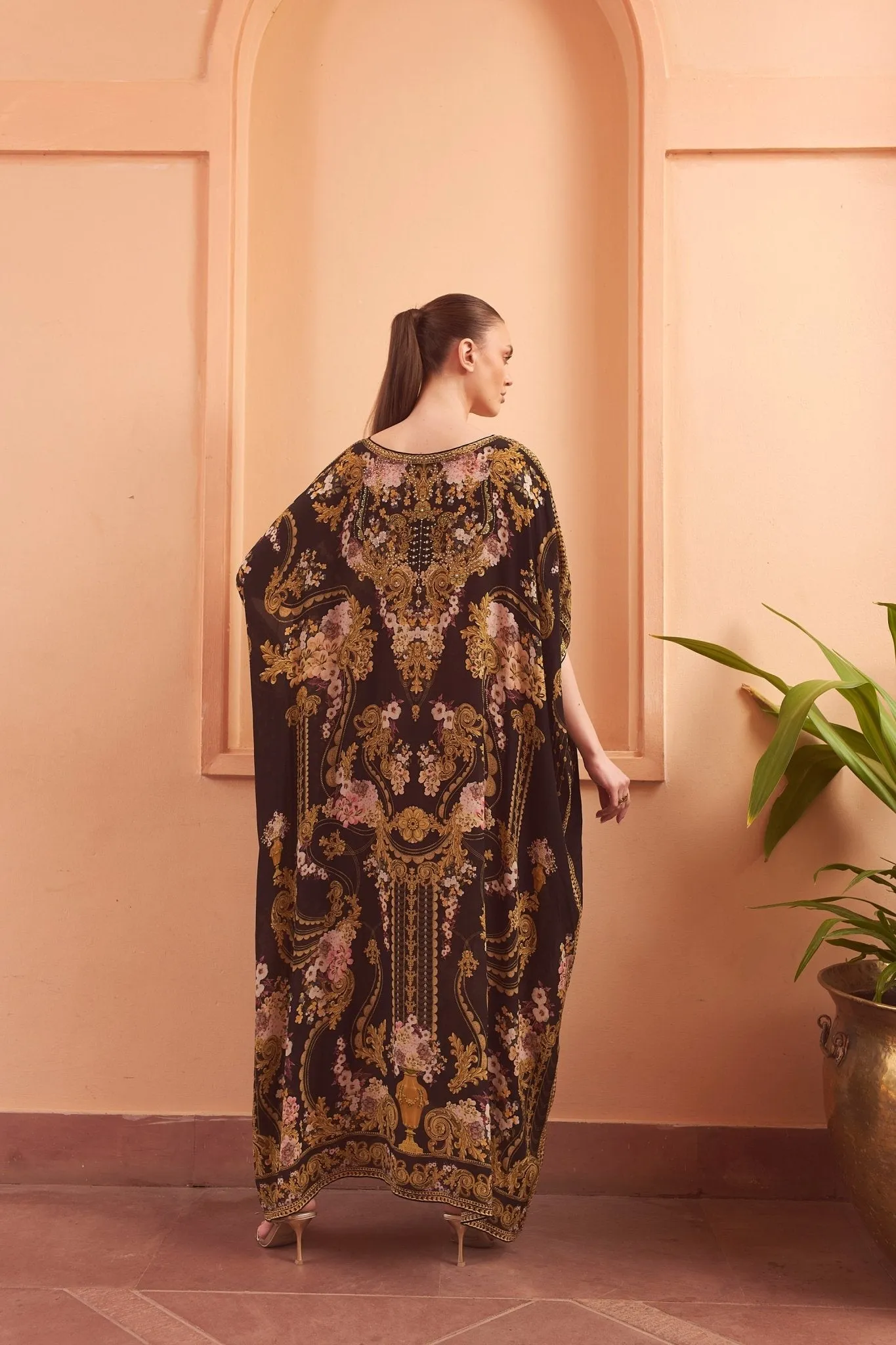 GOLDEN GIRL ROUND NECK LONG KAFTAN sold by Czarina product image thumbnail 3