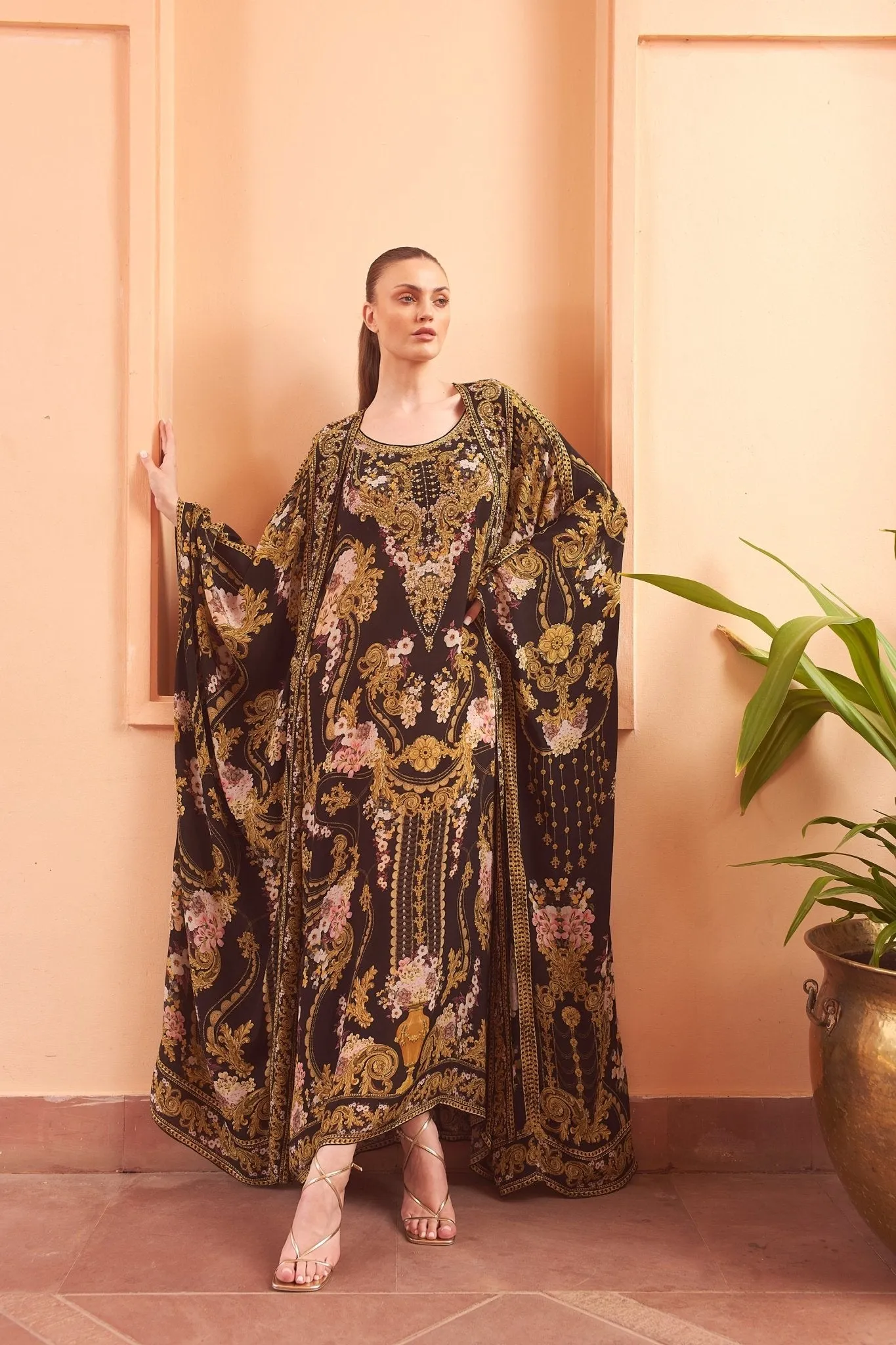 GOLDEN GIRL ROUND NECK LONG KAFTAN sold by Czarina product image thumbnail 5