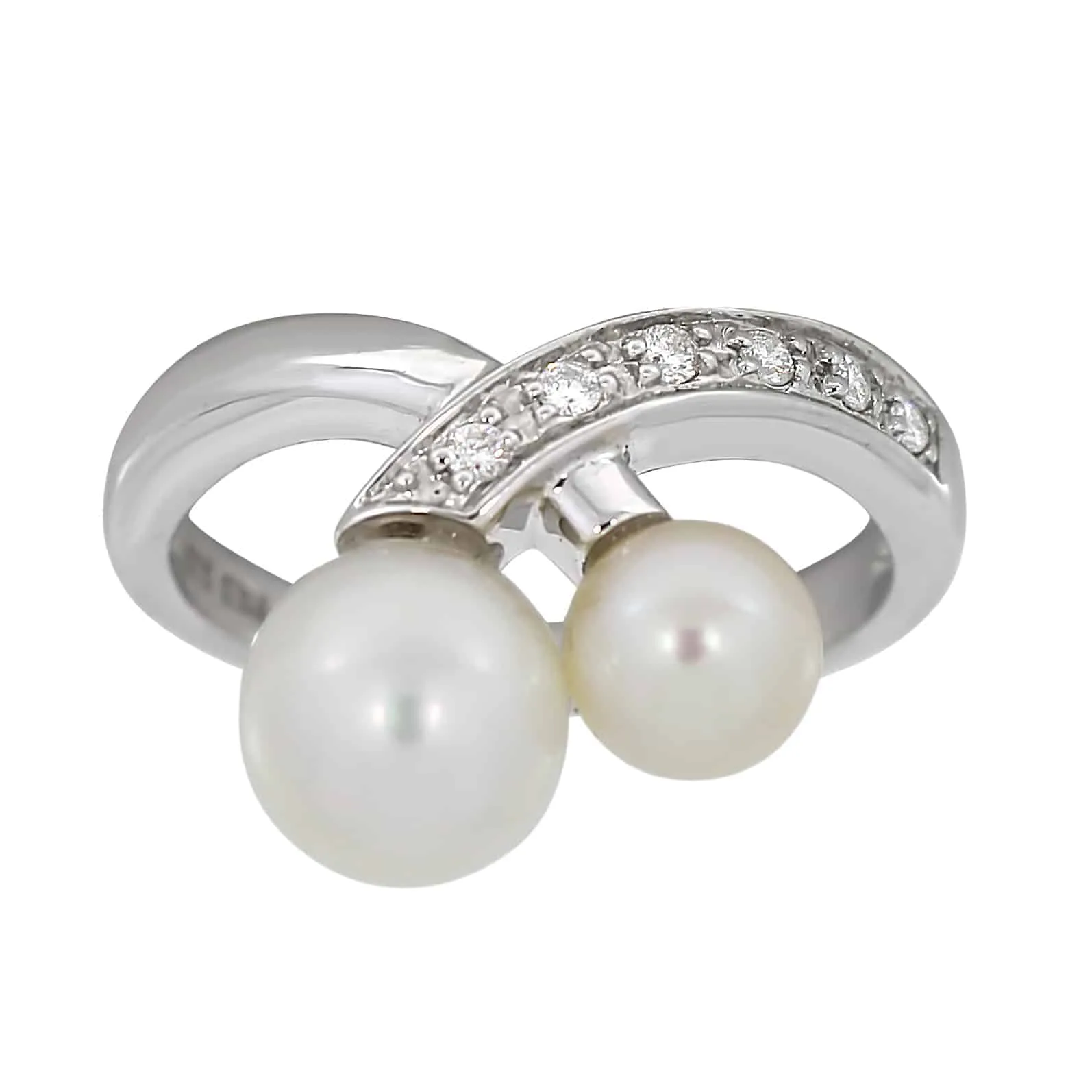 Perlering med diamant i hvitt gull, 6-7 mm, 0.10 CT TWSI sold by Diamanthuset