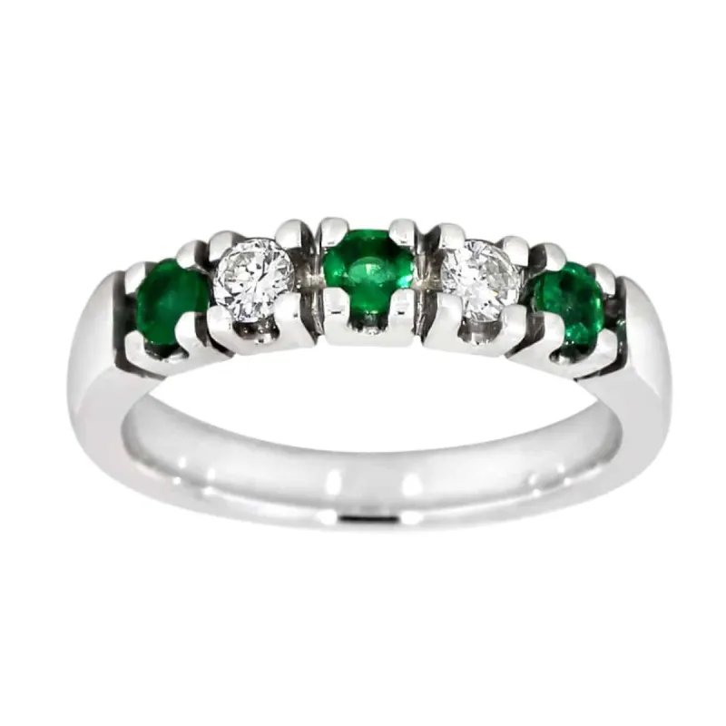 Diamantring 0.20ct TW/SI med smaragd i hvitt gull sold by Diamanthuset
