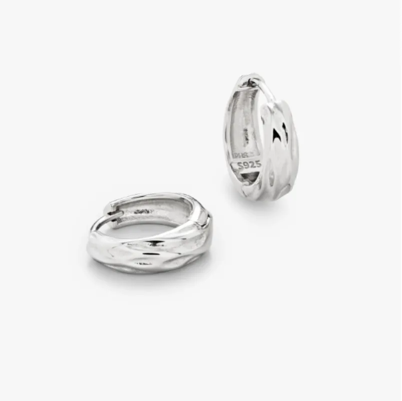 Philippa Studios - Dome Strucktured Hoops Medium Sølv sold by Diamanthuset