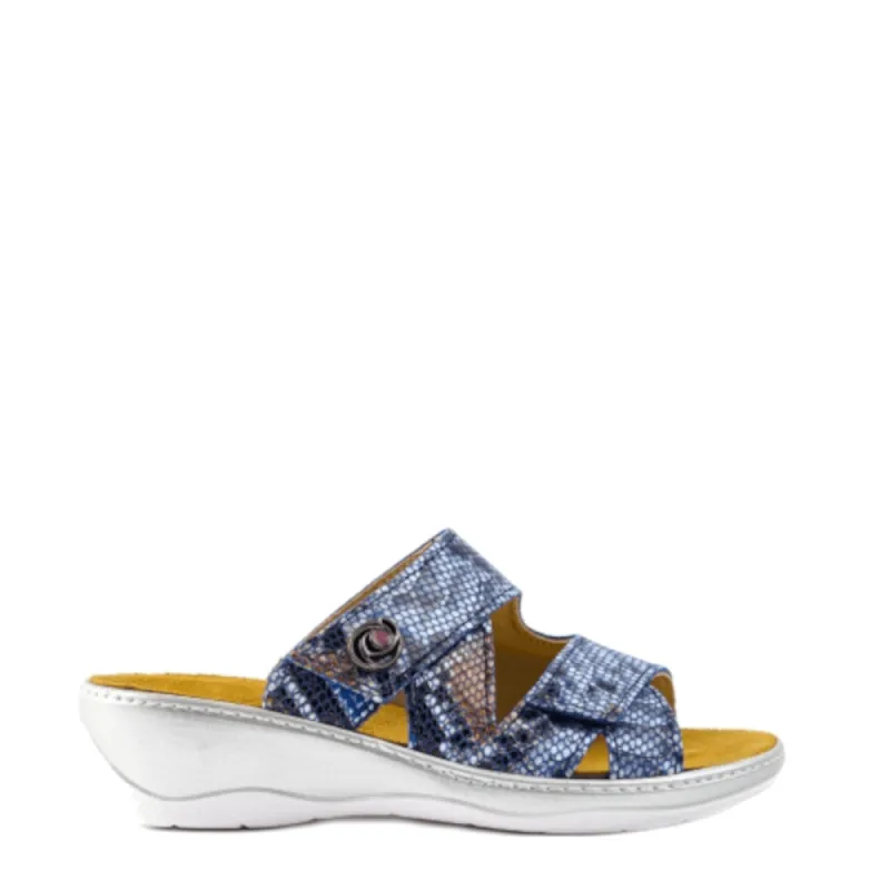 Q Fit Slippers 6000.10.025 Blauw sold by Donelli