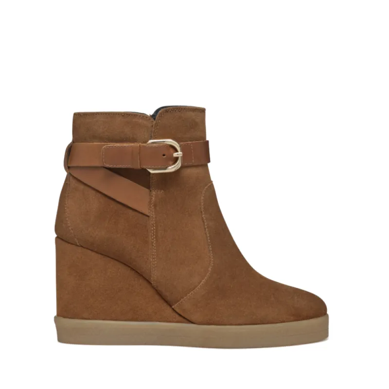 Geox Enkellaarsjes D46VQA Camel sold by Donelli