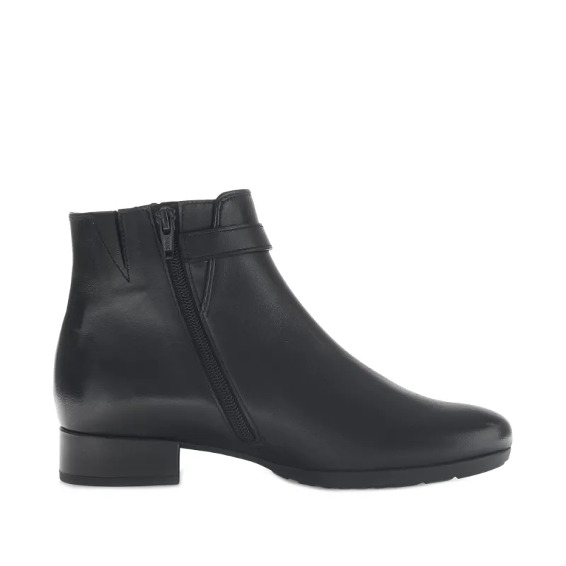 Gabor Enkellaarsjes 72.713.57 H Zwart sold by Donelli