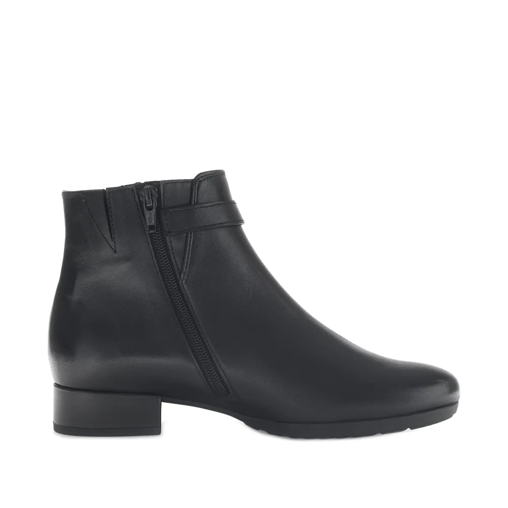 Gabor Enkellaarsjes 72.713.57 H Zwart sold by Donelli