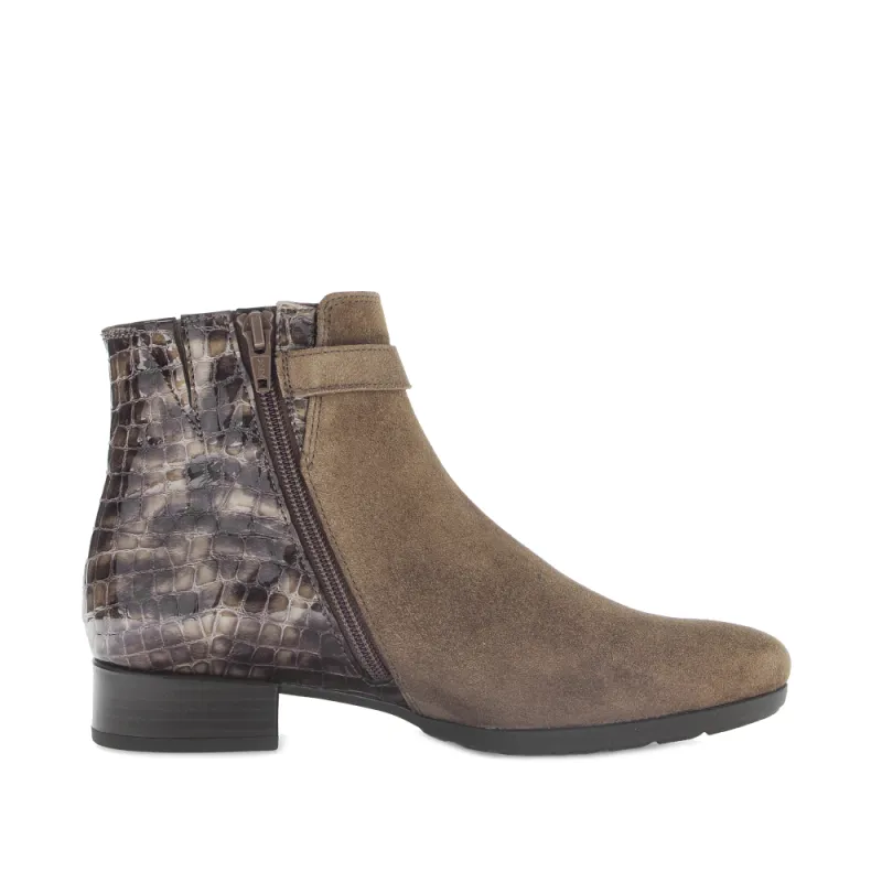 Gabor Enkellaarsjes 72.713.34 H Licht bruin sold by Donelli