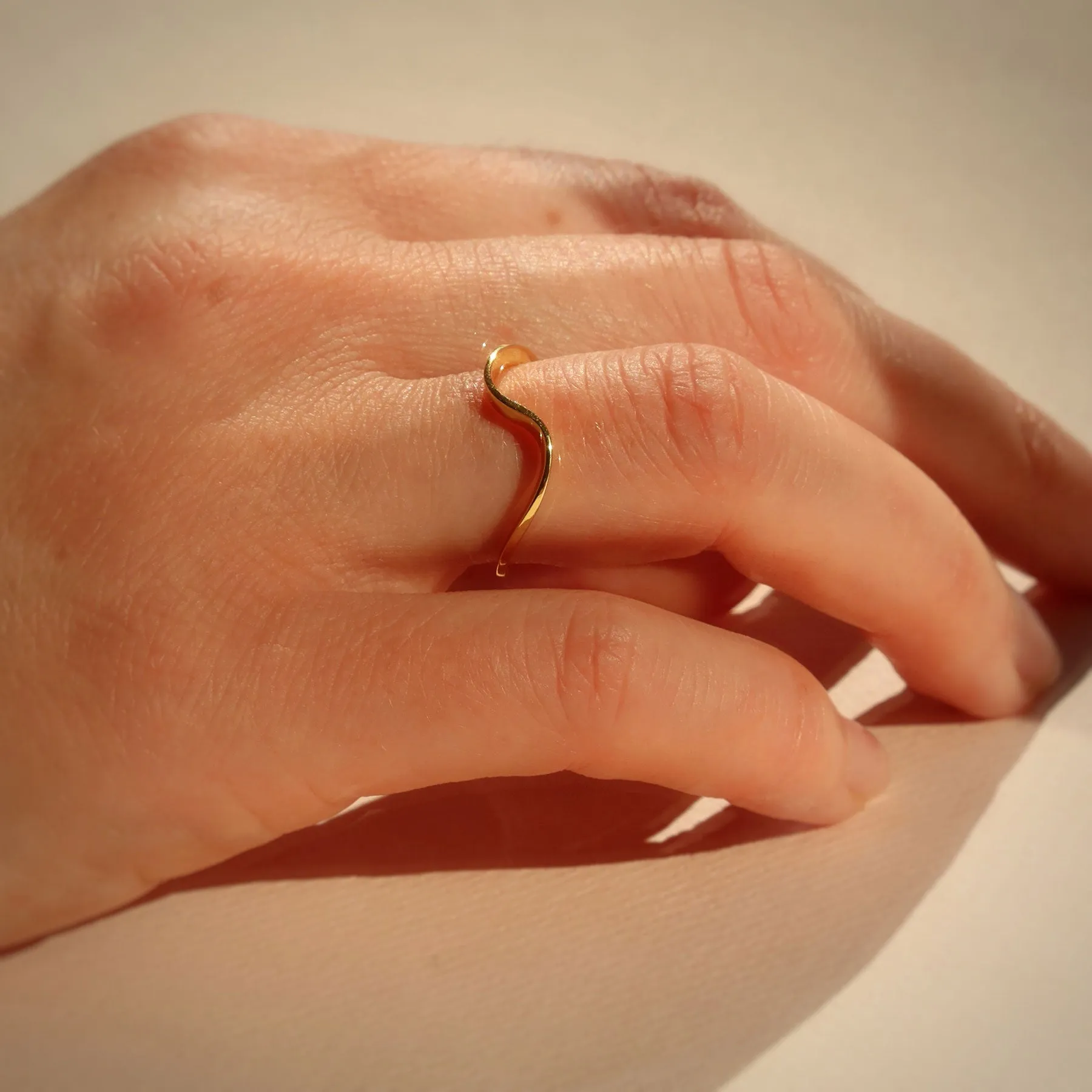 Cuff / Fingerring - #Snakey - Onesize regulerbar størrelse - 18 karat forgyldt Sterling sølv sold by Dropps by Szhirley product image thumbnail 4