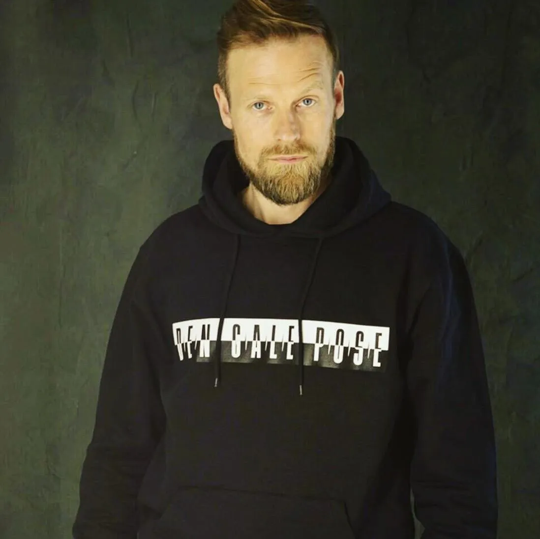 Den Gale Pose - Sort Hoodie / Hættetrøje - Limiteret sold by Dropps by Szhirley product image thumbnail 3