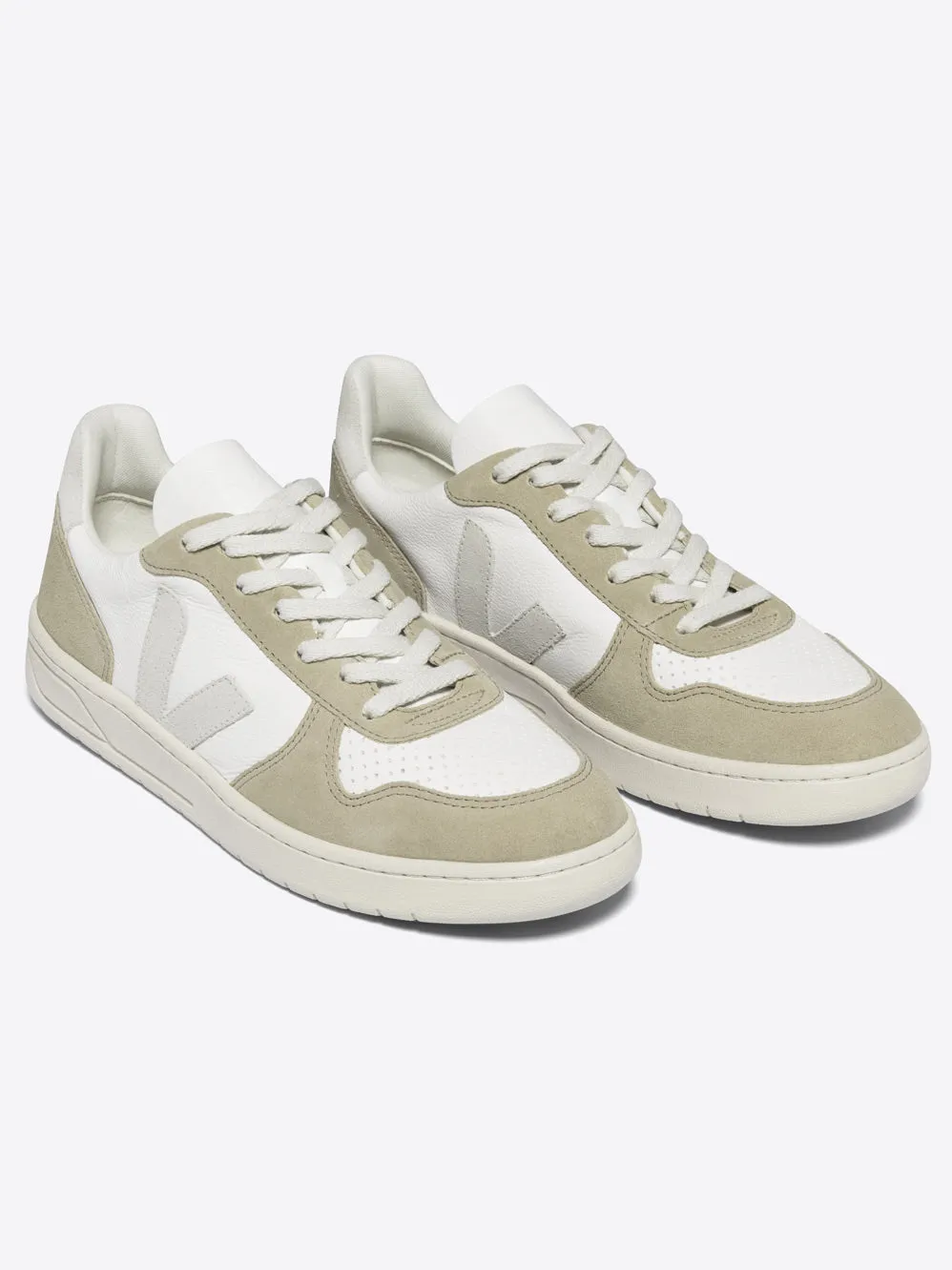VEJA V-10 LEATHER SNEAKER sold by ENNI product image thumbnail 2