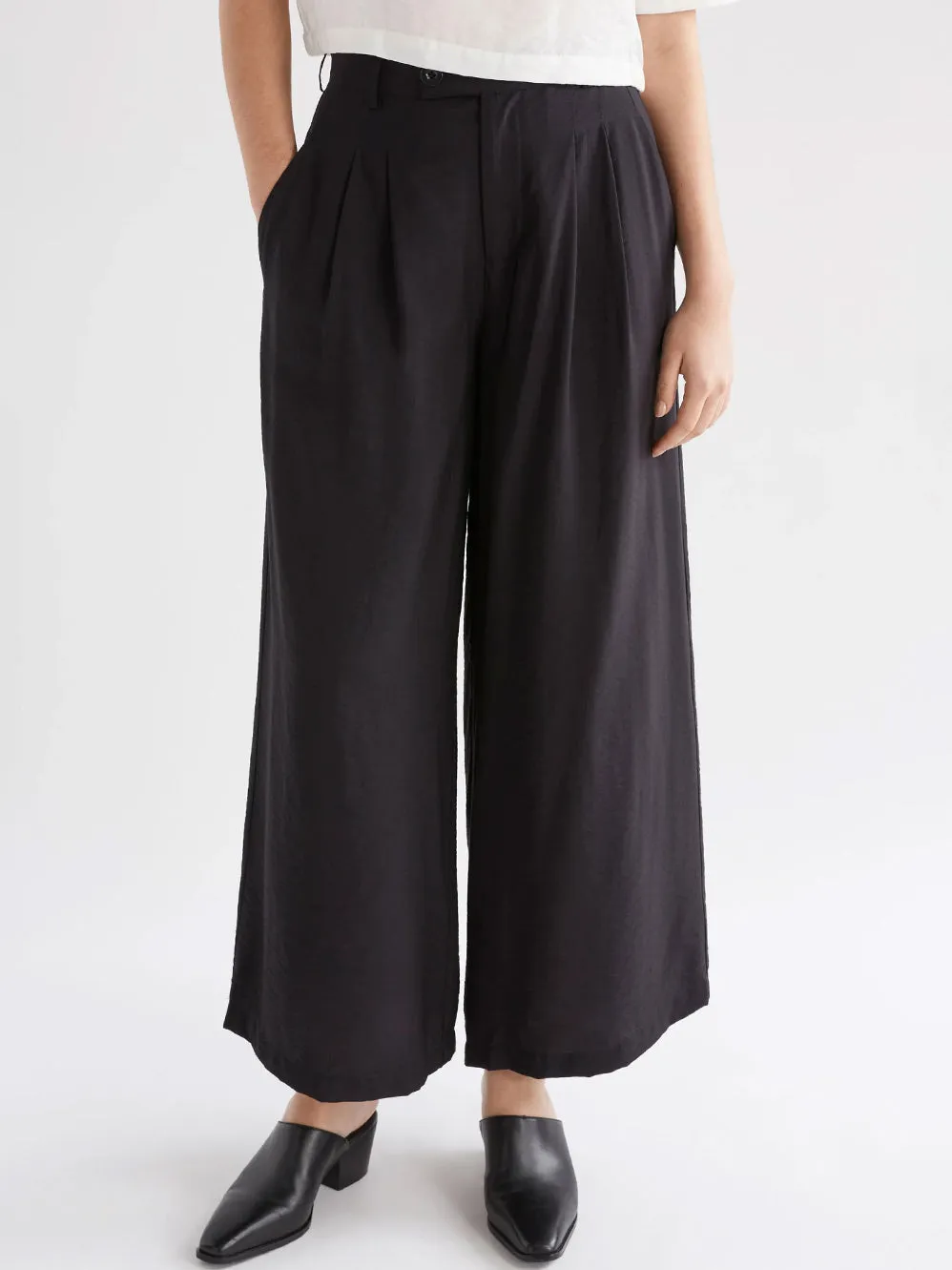 ELK PRESSA PANT sold by ENNI
